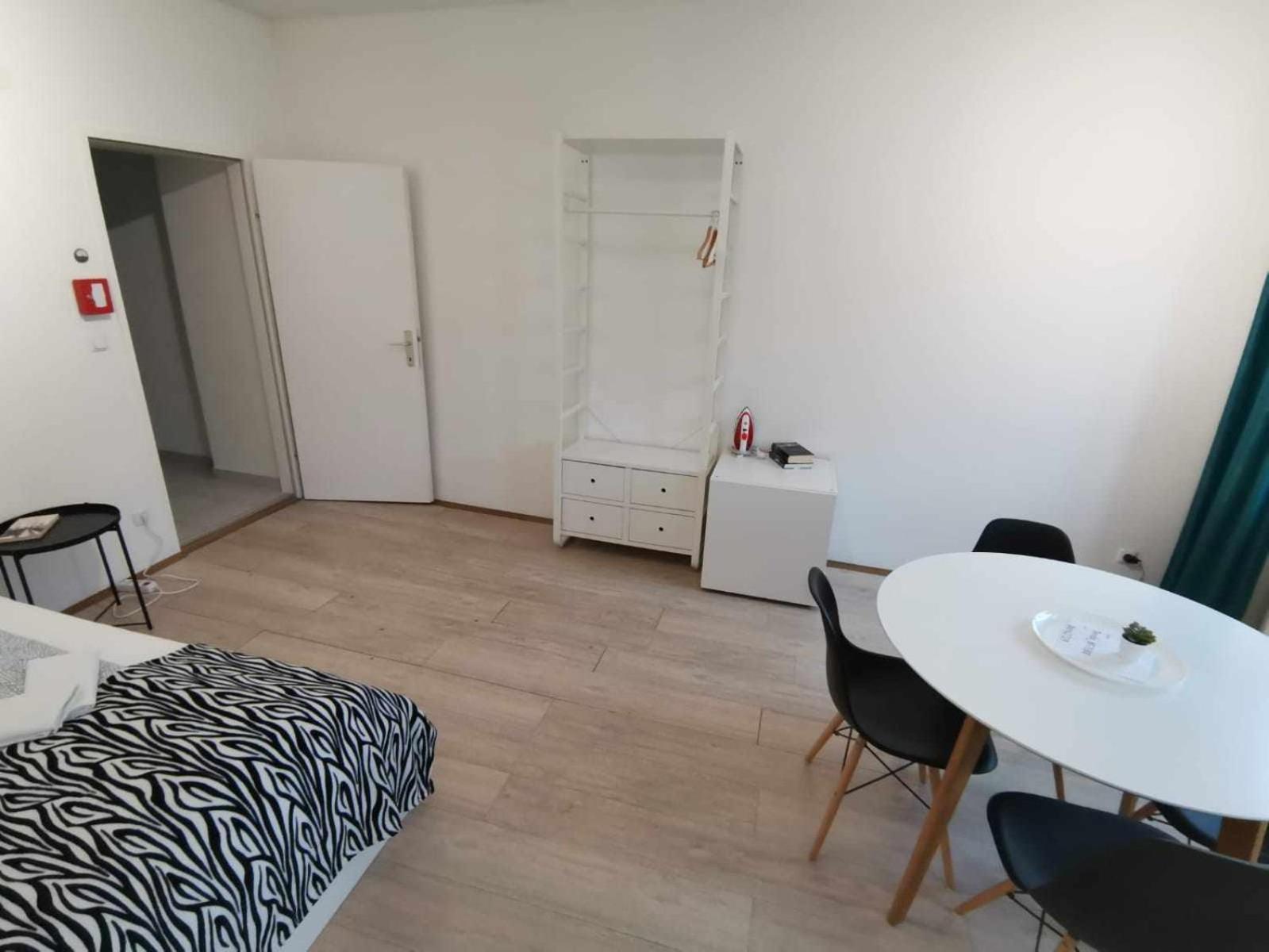 Central Apartment Metro 1 Min. Vienne Extérieur photo